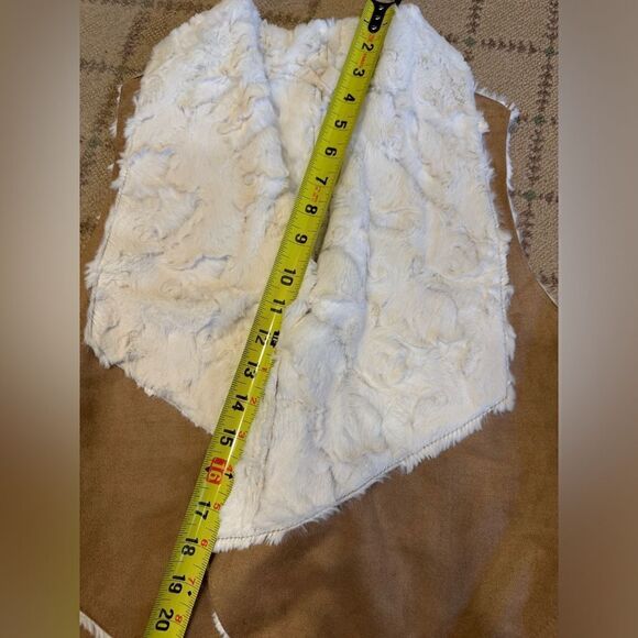 Onetheland Faux suede camel waterfall vest with white faux fur lining NWOT M - Picture 8 of 15
